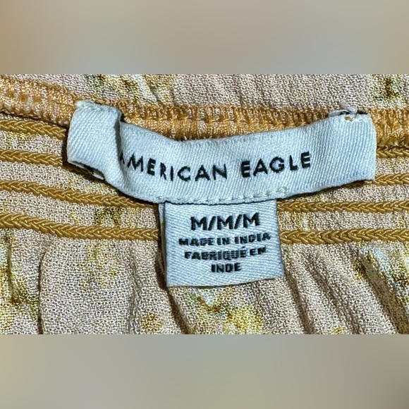 🔴Women’s American Eagle Smocked Peasant Crop Top Quarter Sleeve Yellow Floral M - Picture 7 of 8